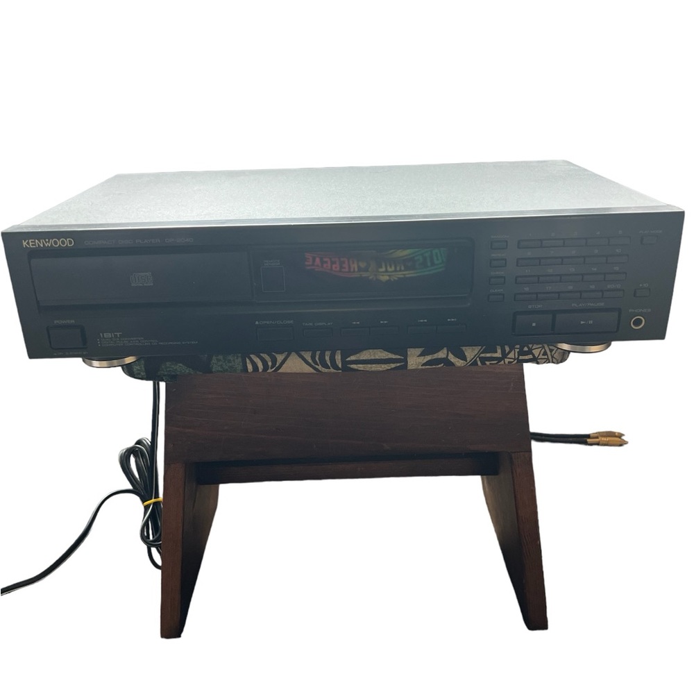 Kenwood Compact Disc Player DP-2040 
NO Remote Tested Good Working Condition